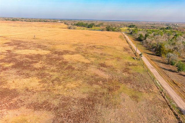 319 R C LN, Lockhart, TX 78644