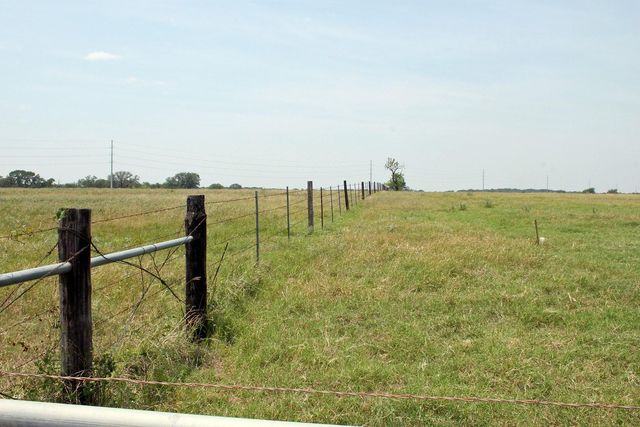 319 R C LN, Lockhart, TX 78644