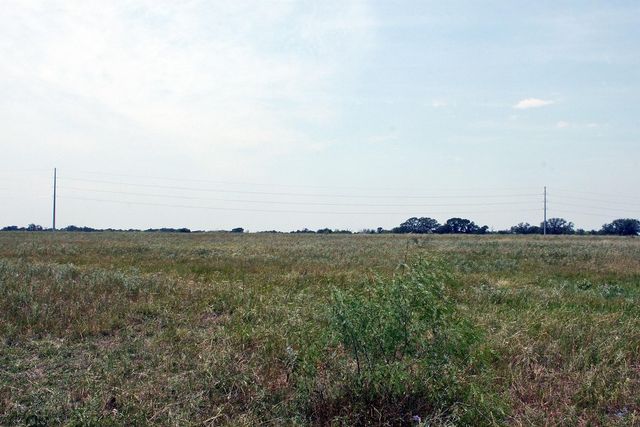 319 R C LN, Lockhart, TX 78644