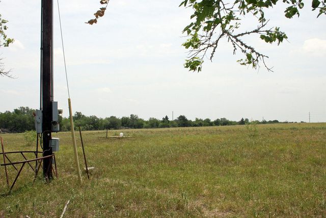 319 R C LN, Lockhart, TX 78644