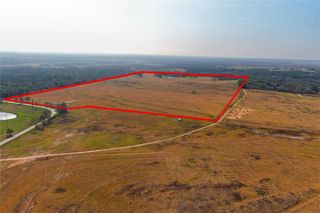 319 R C LN, Lockhart, TX 78644