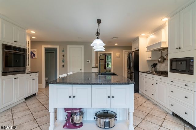 6 Dogwood Hl, Warren Twp., NJ 07059