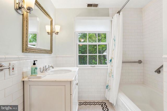 209 HARDWICKE LN, Villanova, PA 19085
