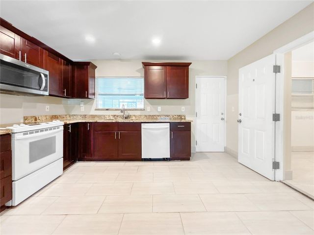 133 NW 18TH STREET, Ruskin, FL 33570