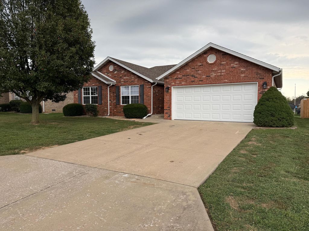 4426 West Normal Street, Springfield, MO 65802