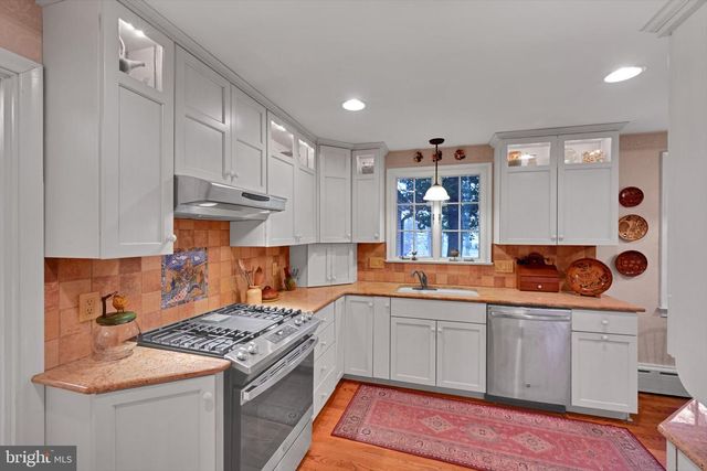 411 WOODCREST AVE, Lititz, PA 17543