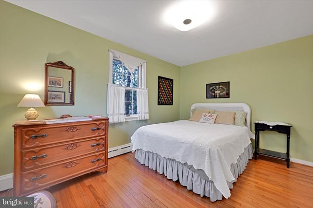 411 WOODCREST AVE, Lititz, PA 17543