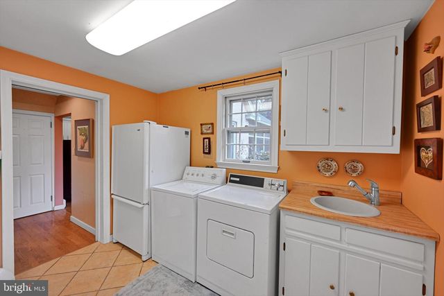 411 WOODCREST AVE, Lititz, PA 17543