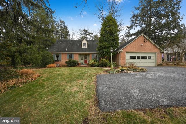 411 WOODCREST AVE, Lititz, PA 17543