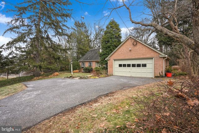 411 WOODCREST AVE, Lititz, PA 17543