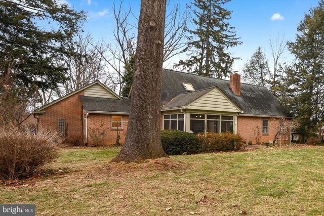 411 WOODCREST AVE, Lititz, PA 17543