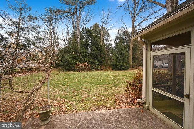 411 WOODCREST AVE, Lititz, PA 17543