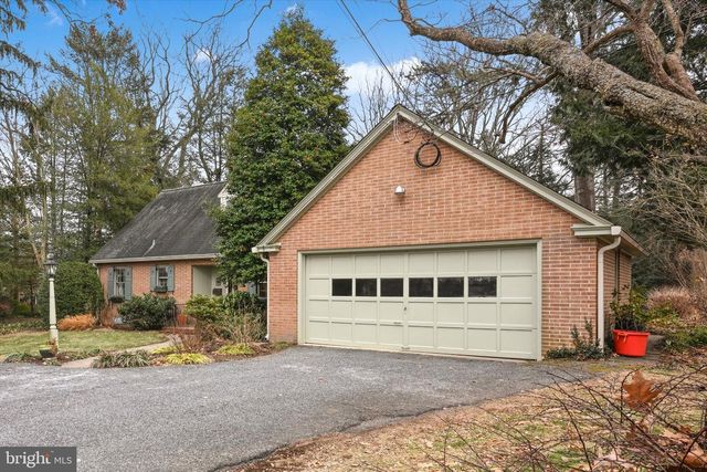 411 WOODCREST AVE, Lititz, PA 17543