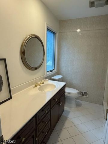 9 E Fox Chase Rd, Chester Twp., NJ 07930
