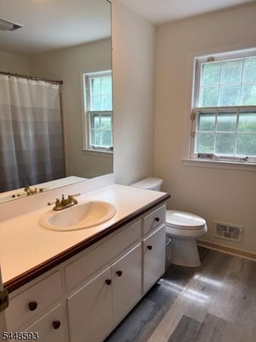 9 E Fox Chase Rd, Chester Twp., NJ 07930