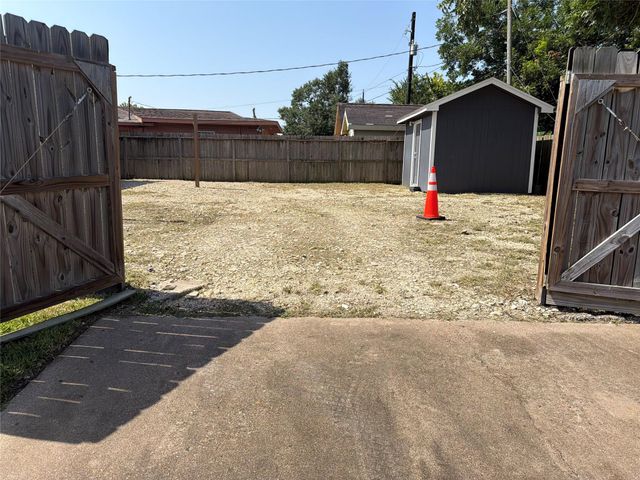 2102 Dewberry Lane, Pasadena, TX 77502