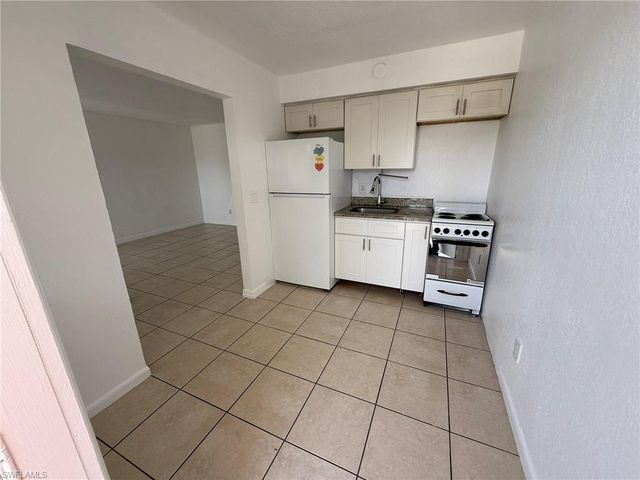 2452 Stella ST # 105, Fort Myers, FL 33901