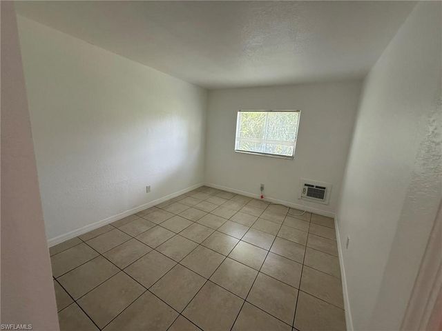 2452 Stella ST # 105, Fort Myers, FL 33901