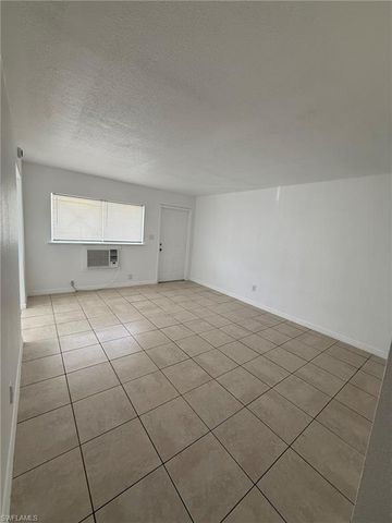 2452 Stella ST # 105, Fort Myers, FL 33901