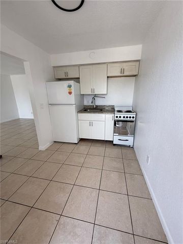 2452 Stella ST # 105, Fort Myers, FL 33901