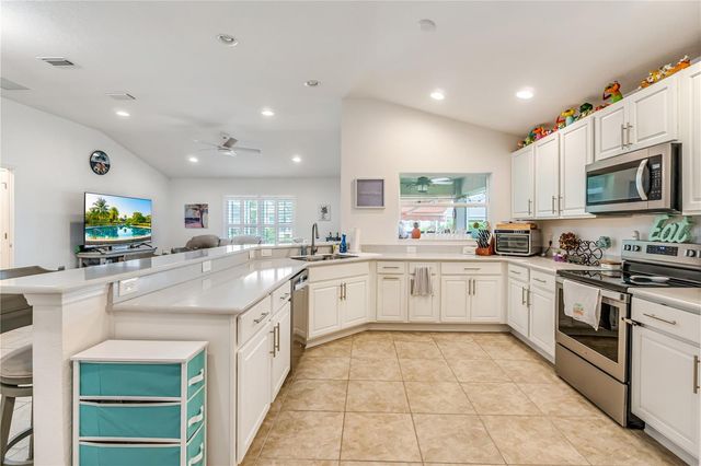 10369 SILVER MAPLE AVENUE, Oxford, FL 34484