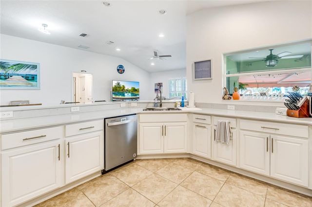 10369 SILVER MAPLE AVENUE, Oxford, FL 34484