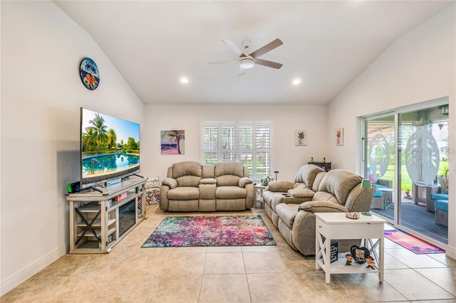 10369 SILVER MAPLE AVENUE, Oxford, FL 34484
