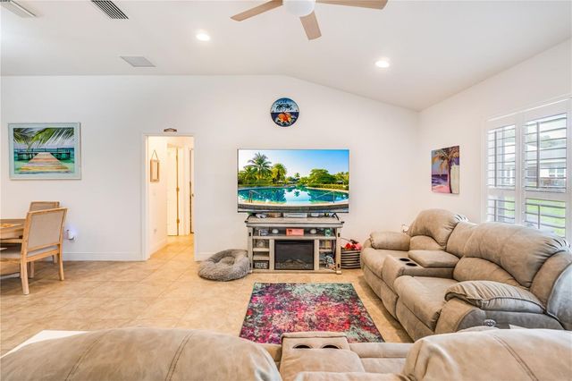 10369 SILVER MAPLE AVENUE, Oxford, FL 34484