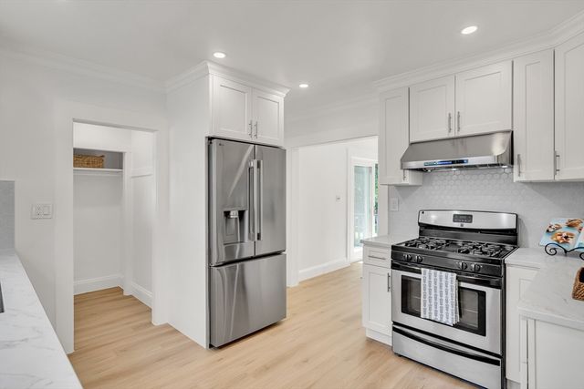 10 Parker Ave, Newton, MA 02459