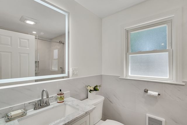 10 Parker Ave, Newton, MA 02459