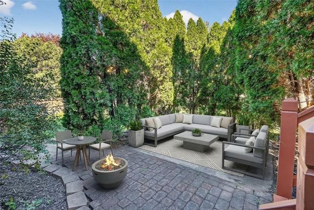 11902 W 131st Terrace, Overland Park, KS 66213