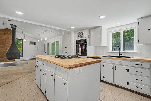 42 Sherburne Road, Lee, NH 03861