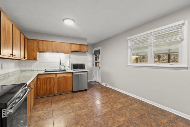 597 Skyline Drive, Newark, OH 43055