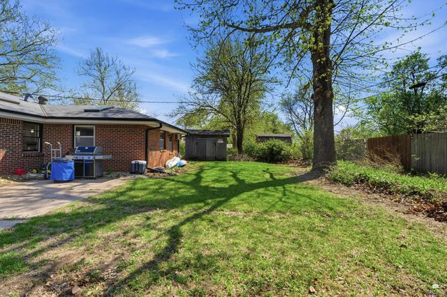 1737 Vaughn Drive, Manhattan, KS 66502