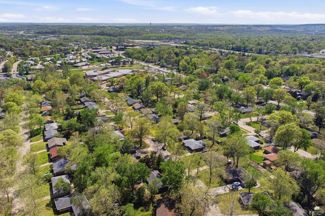 1737 Vaughn Drive, Manhattan, KS 66502