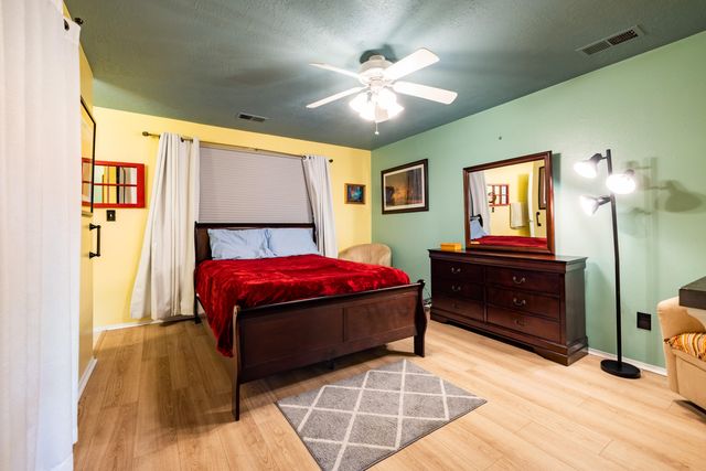 55 LYNWOOD Drive SE, Rio Rancho, NM 87124