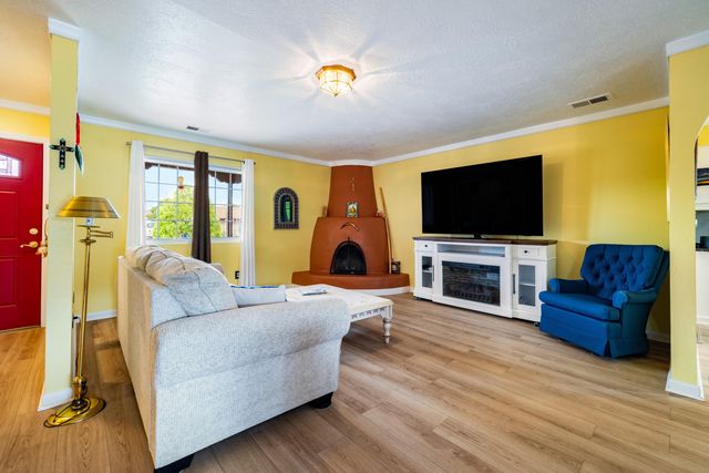 55 LYNWOOD Drive SE, Rio Rancho, NM 87124