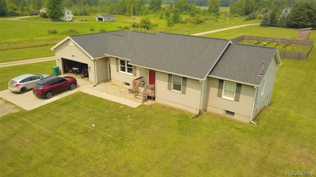 1583 E Lansing Road, Antrim Township, MI 48857