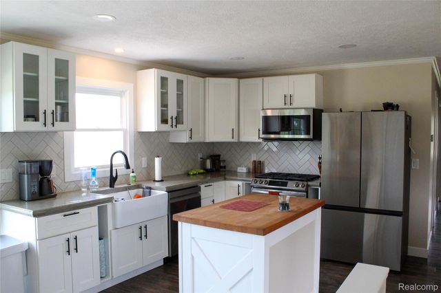 1583 E Lansing Road, Antrim Township, MI 48857