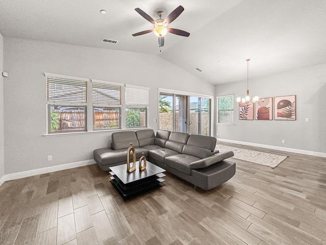 2788 N Douglas Avenue, Fresno, CA 93727