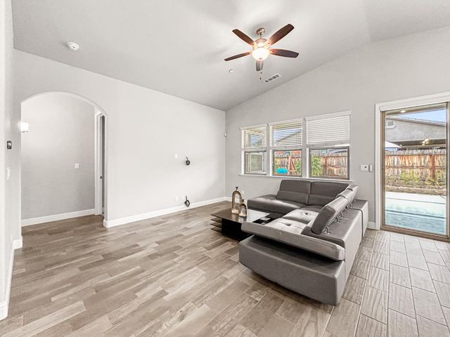 2788 N Douglas Avenue, Fresno, CA 93727