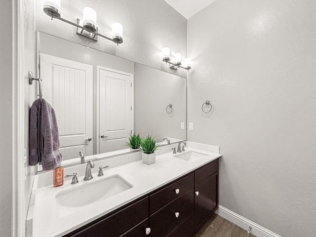 2788 N Douglas Avenue, Fresno, CA 93727