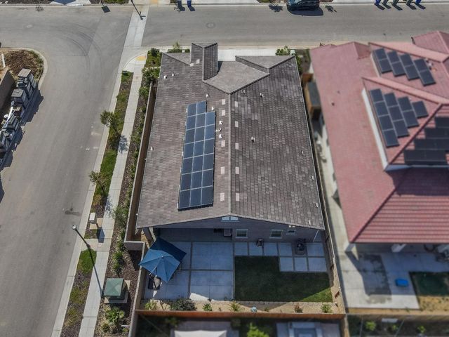 2788 N Douglas Avenue, Fresno, CA 93727