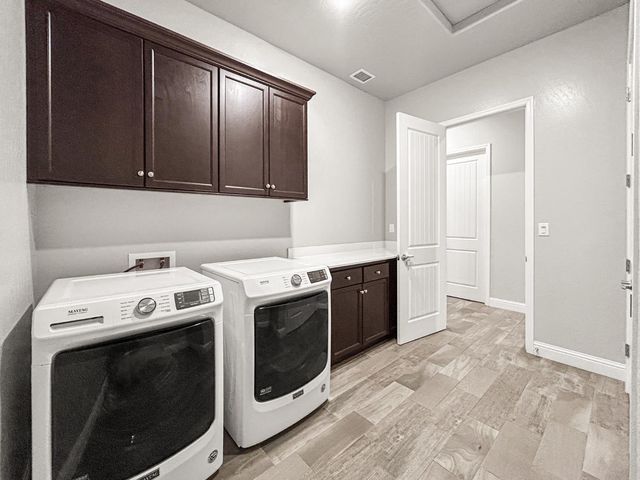 2788 N Douglas Avenue, Fresno, CA 93727