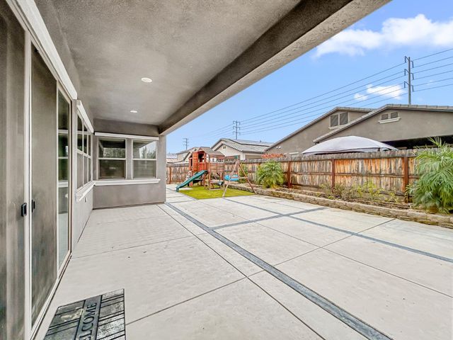 2788 N Douglas Avenue, Fresno, CA 93727