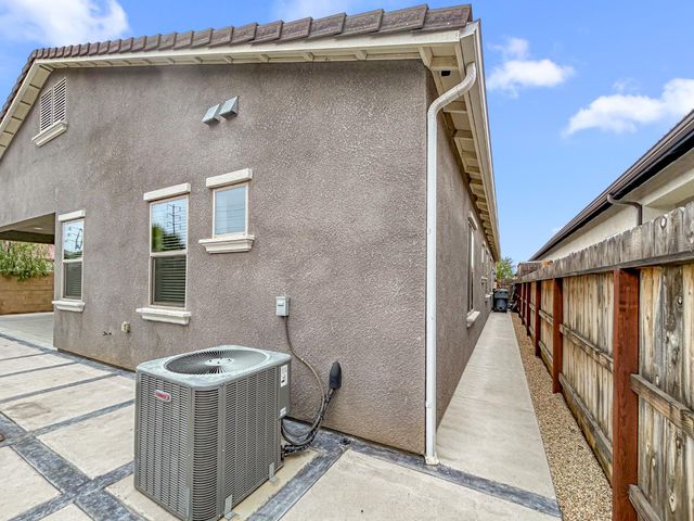 2788 N Douglas Avenue, Fresno, CA 93727