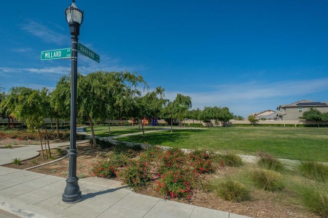 2788 N Douglas Avenue, Fresno, CA 93727