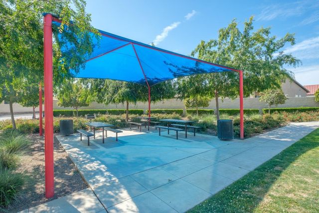 2788 N Douglas Avenue, Fresno, CA 93727