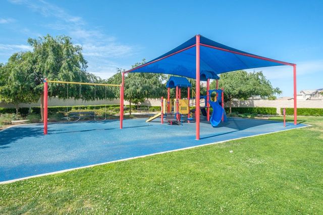 2788 N Douglas Avenue, Fresno, CA 93727