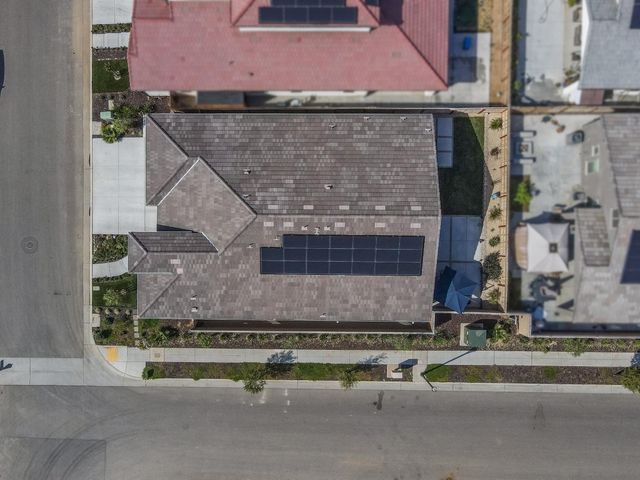 2788 N Douglas Avenue, Fresno, CA 93727